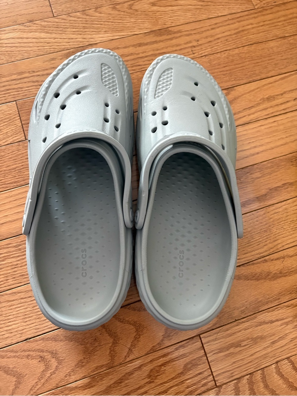 CROCS Classic Clog in Pale Gray